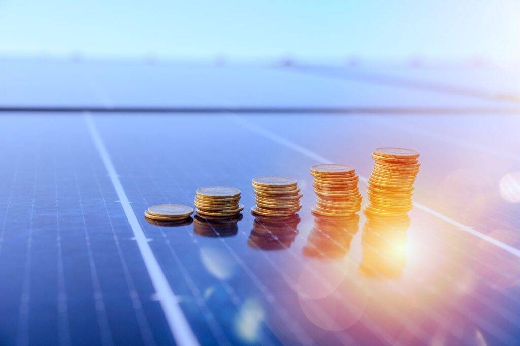 Geld auf Solarplatten