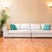 Helles Wohnzimmer mit Sofa | Raumtrenner